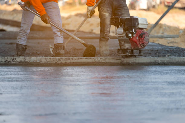 Best Local Concrete Companies  in Howard, WI